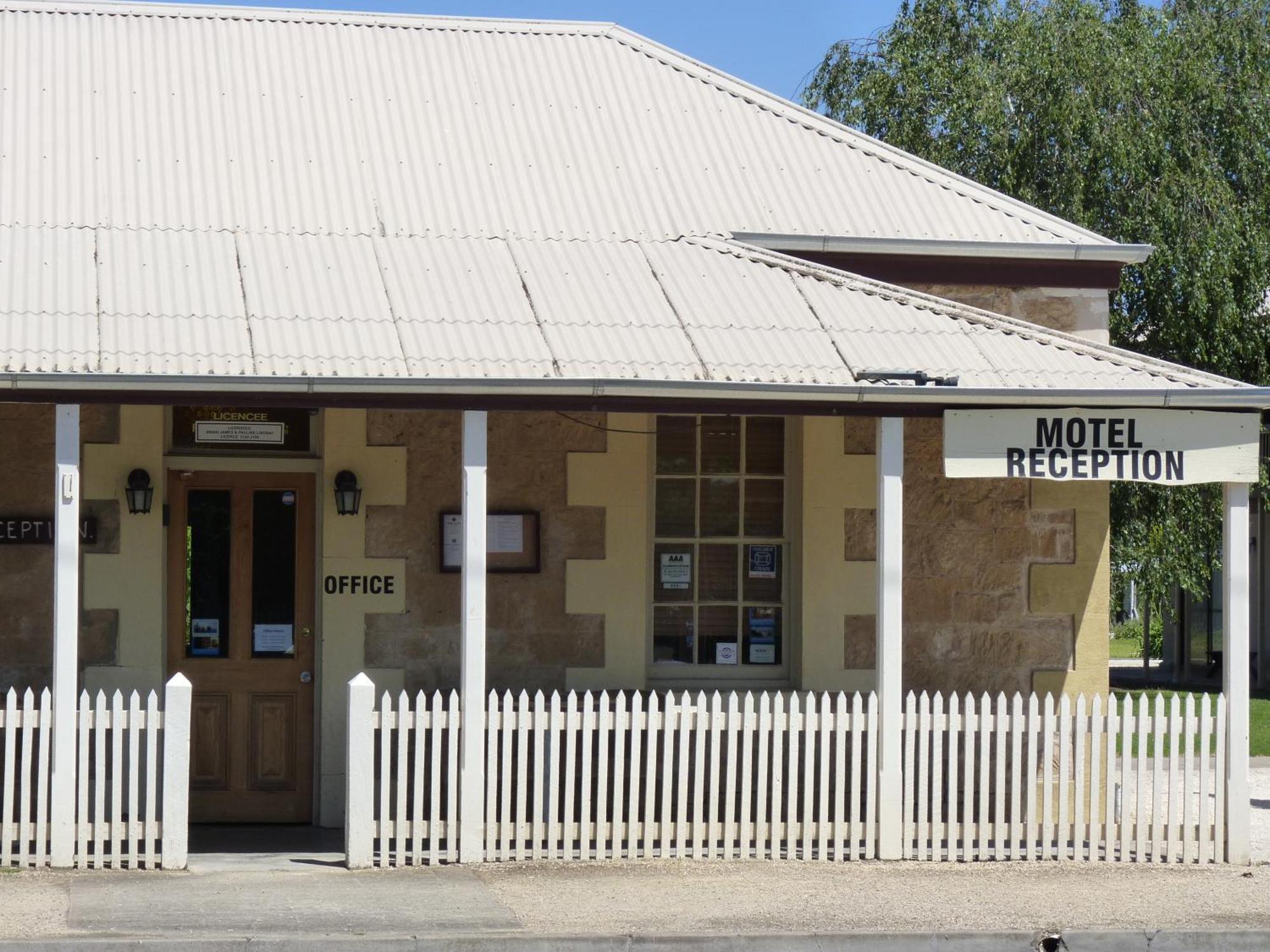 Coonawarra Motor Lodge Penola Exterior foto